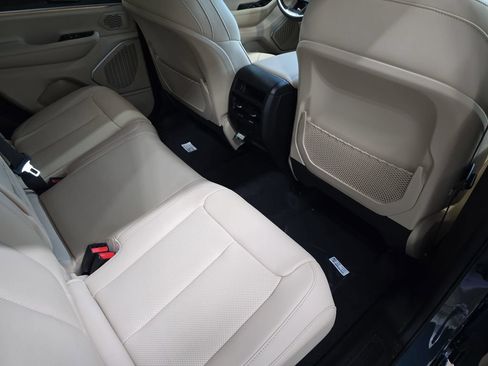 New 2026 Jeep Grand Cherokee Limited AWD/4WD image 12