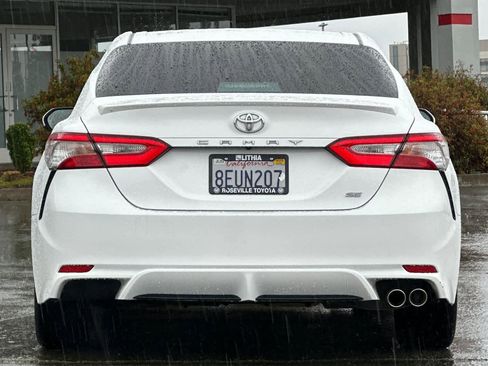 Used 2018 Toyota Camry SE w/ Moonroof Package image 8