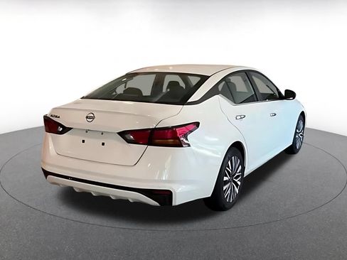 Used 2025 Nissan Altima 2.5 SV FWD image 5