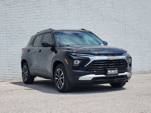 New 2026 Chevrolet TrailBlazer LT w/ LT Cold Weather Package FWD image 2