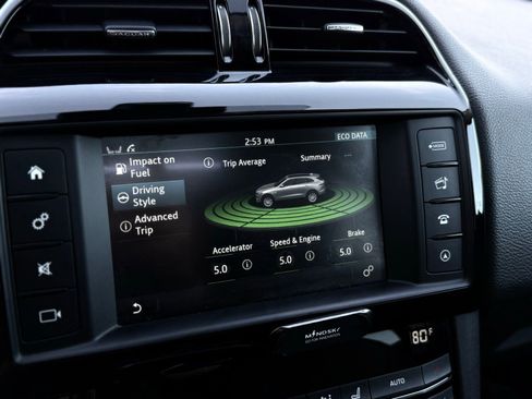 Used 2018 Jaguar F-PACE Premium image 49