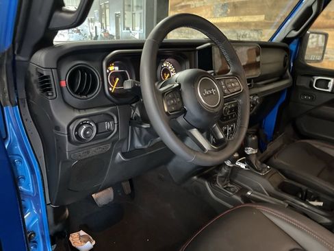 Used 2025 Jeep Wrangler Unlimited Rubicon AWD/4WD image 20