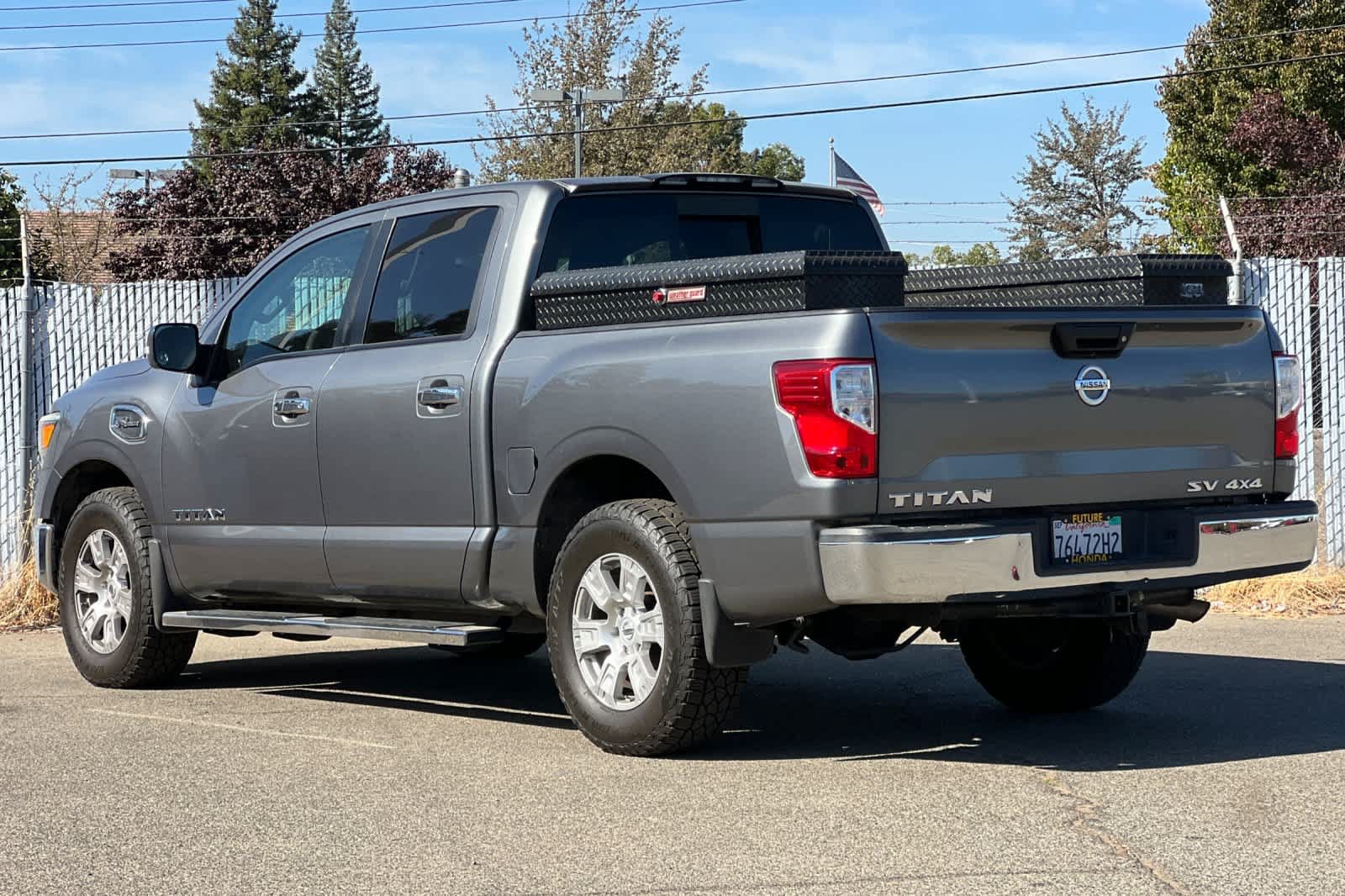 Used 2017 Nissan Titan SV AWD/4WD image 5