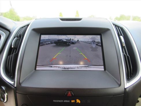 Used 2020 Ford Edge Titanium image 24