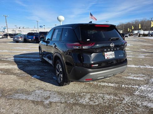 Used 2023 Nissan Rogue SV image 10