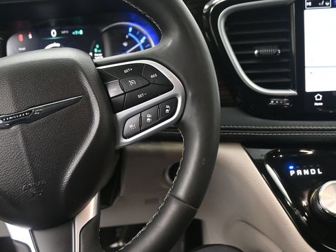 Used 2023 Chrysler Pacifica Limited FWD image 20