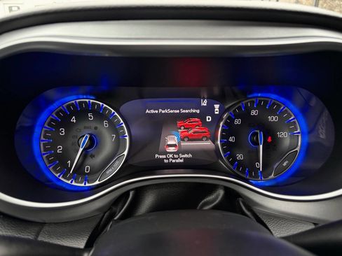 Used 2019 Chrysler Pacifica Touring-L w/ Advanced Safetytec Group image 23