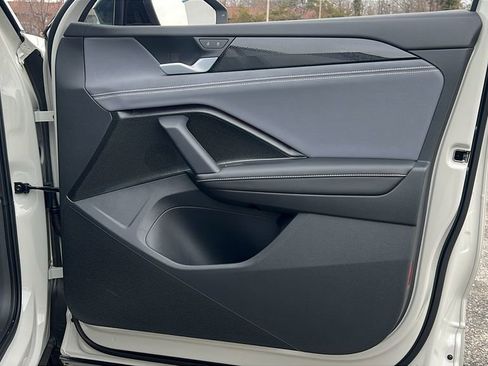 New 2026 Volkswagen Tiguan SE R-Line image 9