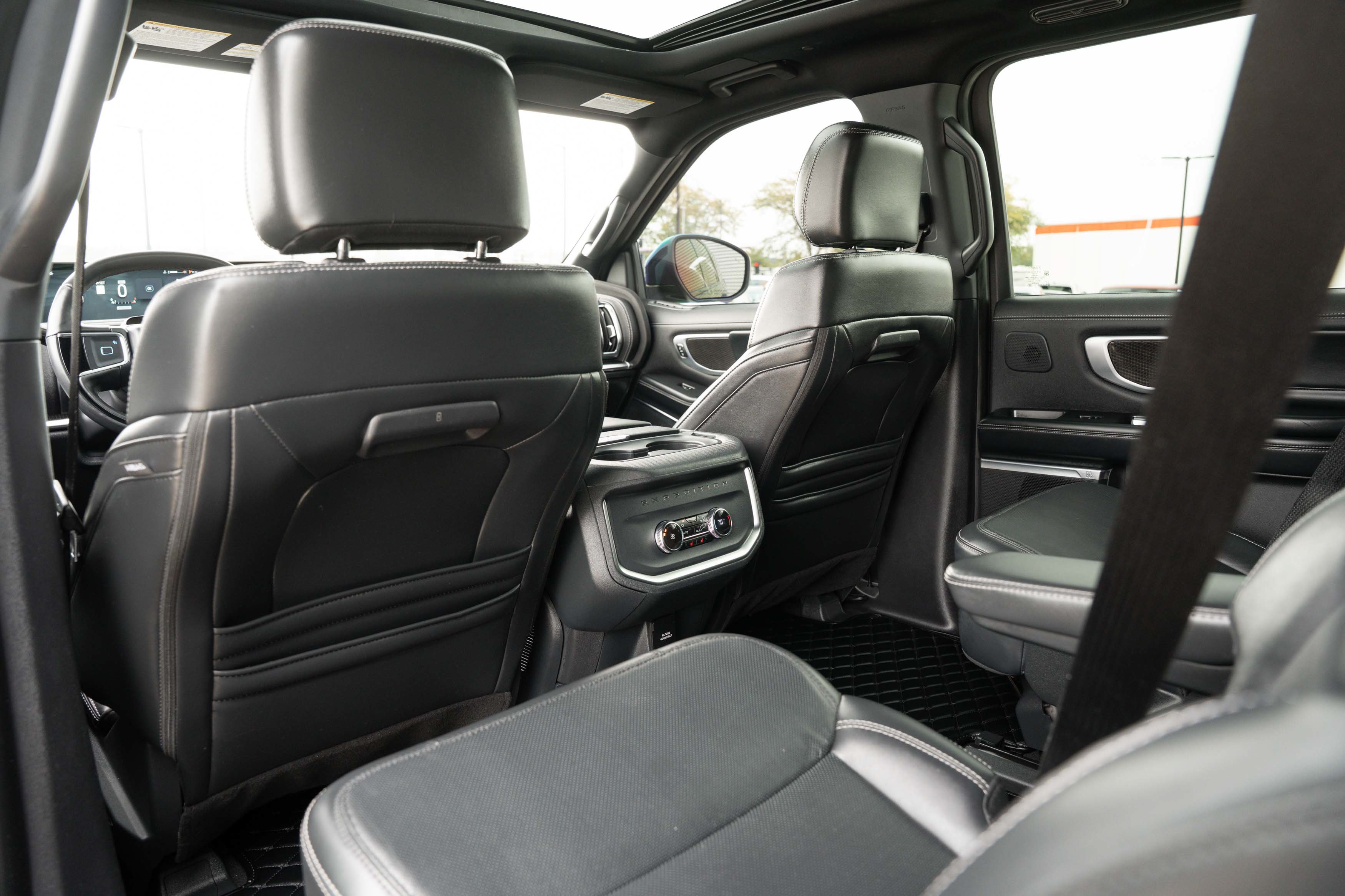 Used 2025 Ford Expedition Platinum w/ Stealth Performance Package AWD/4WD image 25