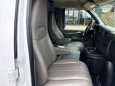 Used 2015 Chevrolet Express 2500 Extended image 18