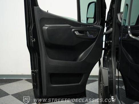 Used 2022 Mercedes-Benz Sprinter 2500 image 34