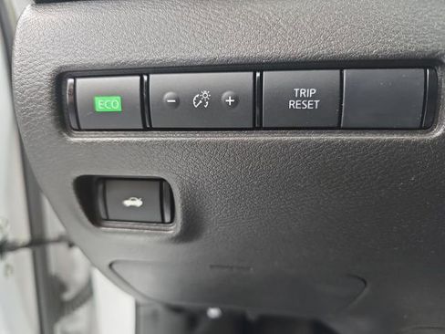 Used 2023 Nissan Sentra SR w/ SR Premium Package FWD image 39