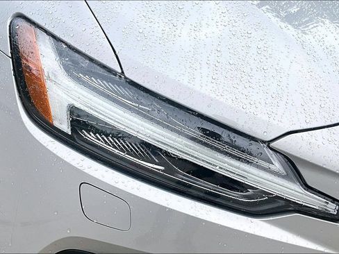 Certified 2025 Volvo V60 B5 Cross Country Plus AWD/4WD image 39