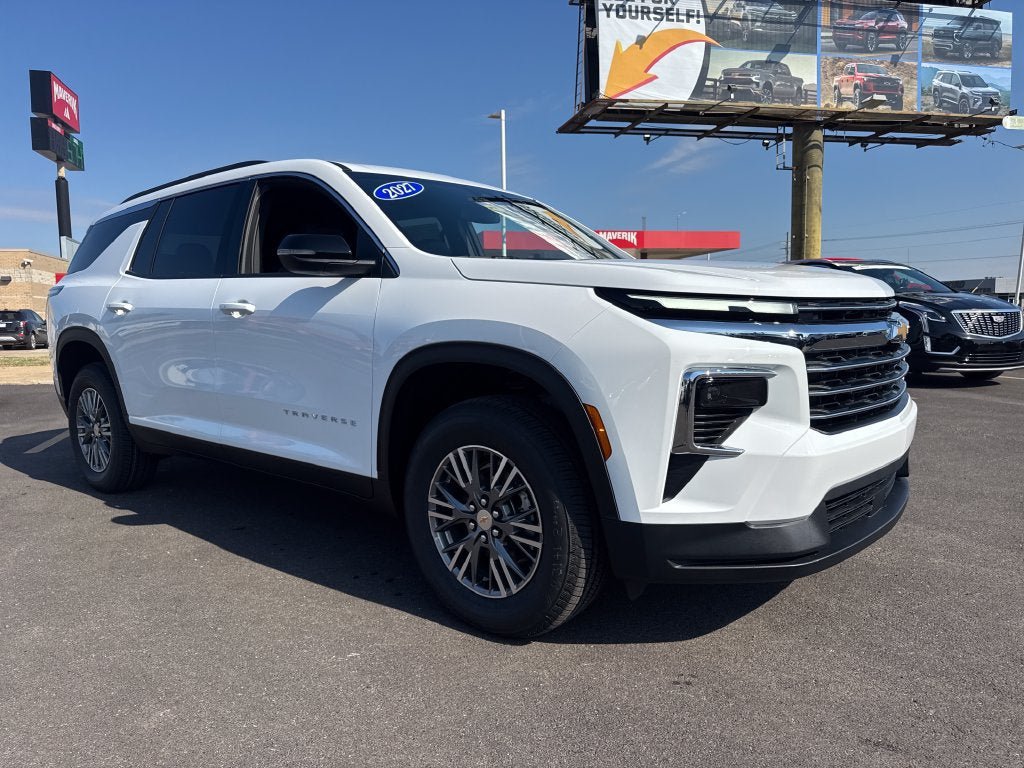 New 2027 Chevrolet Traverse LT w/ LPO, Floor Liner Package FWD image 9