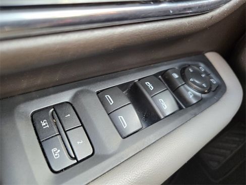 Used 2022 GMC Yukon SLT w/ SLT Luxury Package image 32