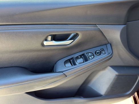 Used 2025 Nissan Sentra SV FWD image 12