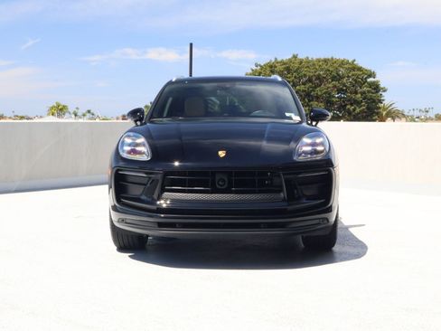 Certified 2026 Porsche Macan AWD/4WD image 6