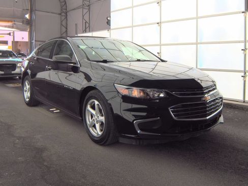 Used 2018 Chevrolet Malibu LS FWD image 2