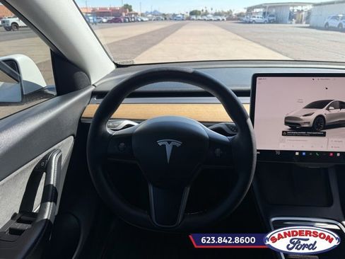 Used 2022 Tesla Model Y Long Range image 9