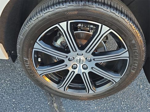 Used 2021 Volvo XC60 T5 Inscription w/ Protection Package Premier image 33