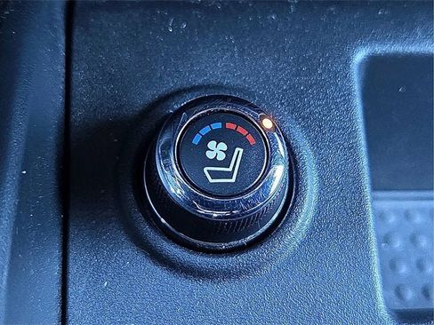 Used 2021 Nissan Titan PRO-4X w/ Pro-4x Convenience Package image 21