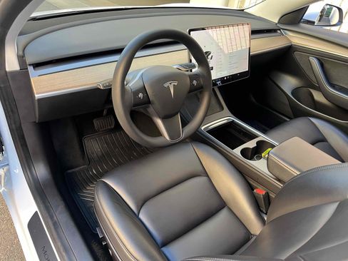 Used 2021 Tesla Model 3 Standard Range Plus image 4
