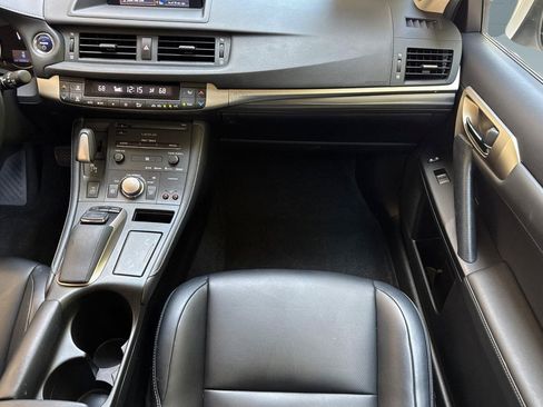 Used 2016 Lexus CT 200h w/ Navigation Package FWD image 32