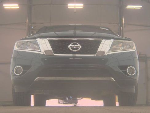 Used 2015 Nissan Pathfinder Platinum FWD image 3