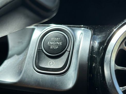 Used 2022 Mercedes-Benz GLB 250 w/ Premium Package Lite image 43