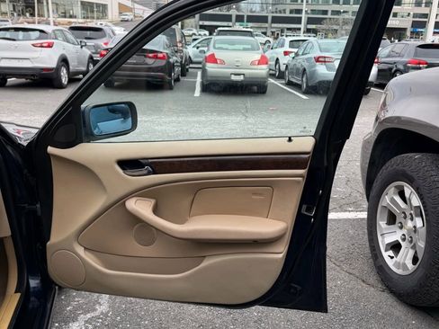 Used 2003 BMW 325xi Sedan image 22