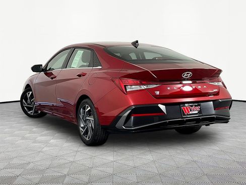 Used 2025 Hyundai Elantra Limited FWD image 4