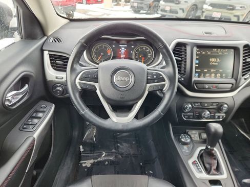 Used 2018 Jeep Cherokee Trailhawk w/ Cold Weather Group image 13