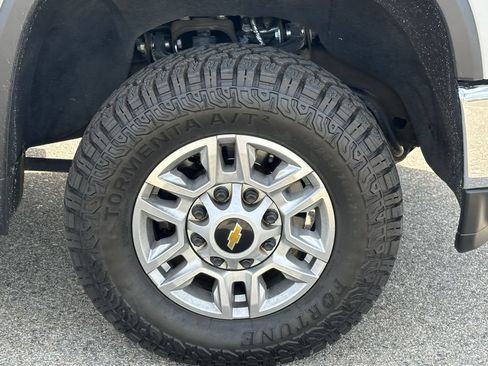 Used 2022 Chevrolet Silverado 2500 LT w/ Convenience Package AWD/4WD image 12