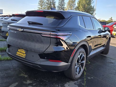 New 2026 Chevrolet Equinox EV LT image 3