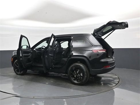 New 2025 Jeep Grand Cherokee Altitude image 45