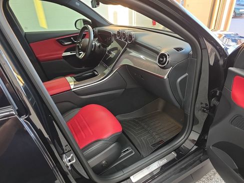 Used 2024 Mercedes-Benz GLC 300 4MATIC image 9