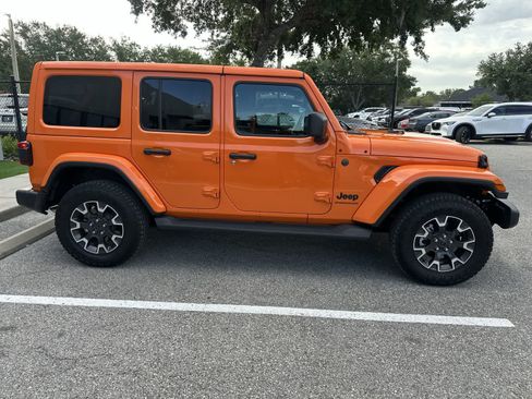 Used 2025 Jeep Wrangler Unlimited Sahara AWD/4WD image 10
