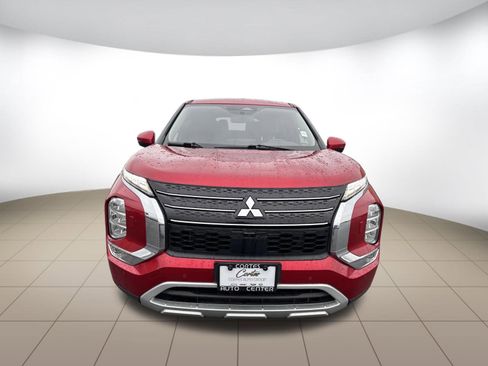 Used 2024 Mitsubishi Outlander SE image 2