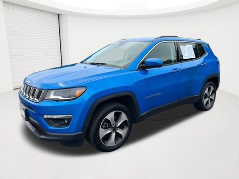 Used 2018 Jeep Compass Latitude w/ Popular Equipment Group AWD/4WD image 1