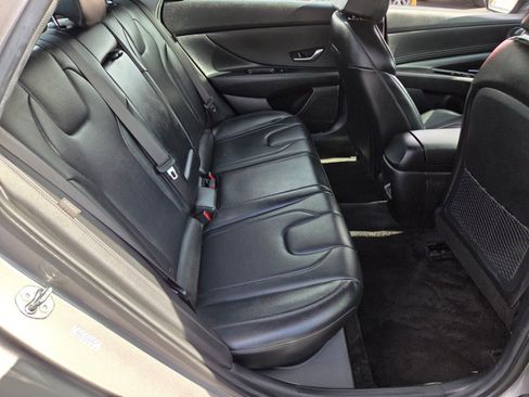 Used 2024 Hyundai Elantra Limited FWD image 15