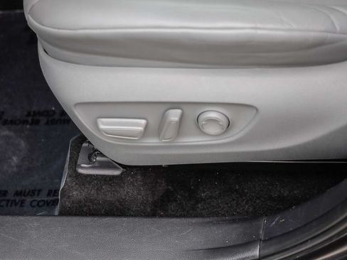 Used 2024 Toyota Highlander XLE AWD/4WD image 26