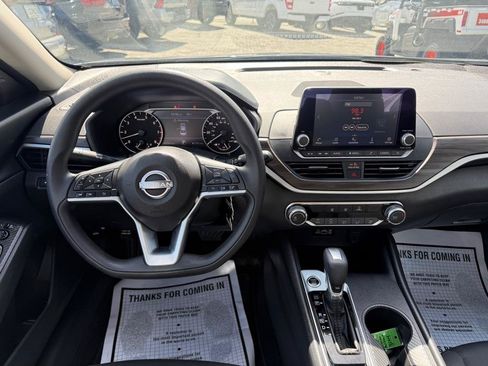 Used 2025 Nissan Altima 2.5 SV FWD image 15