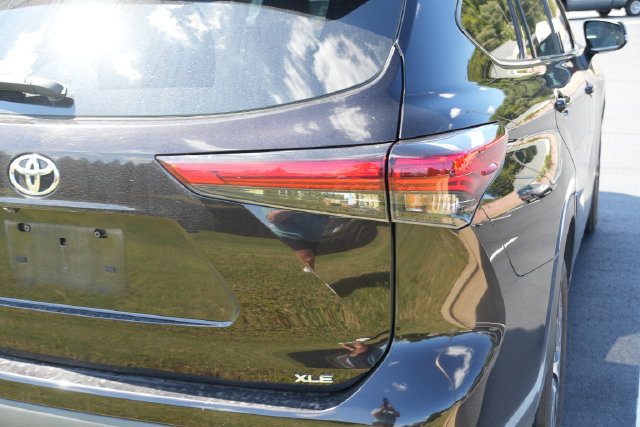 Used 2021 Toyota Highlander XLE FWD image 17