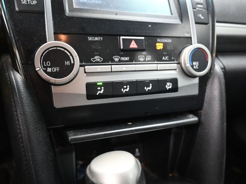 Used 2014 Toyota Camry SE FWD image 30
