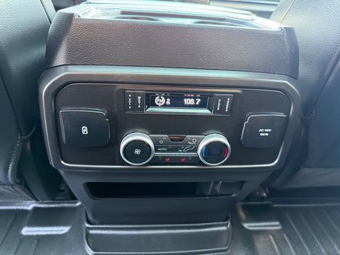 Used 2019 Ford Expedition Limited w/ Equipment Group 302A AWD/4WD image 36