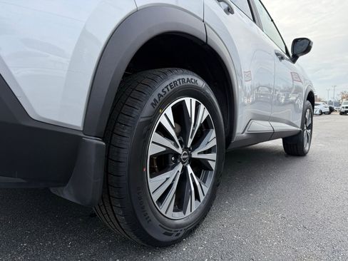 Used 2023 Nissan Rogue SV w/ SV Premium B Package image 16