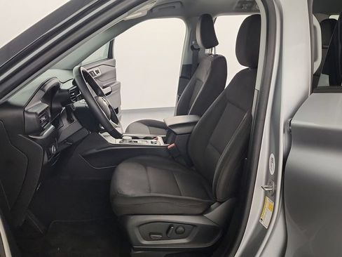 Used 2023 Ford Explorer XLT AWD/4WD image 14