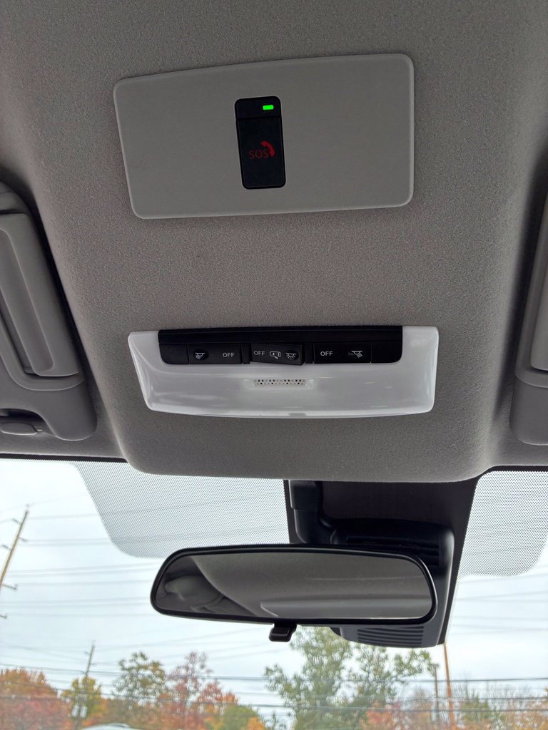 Used 2025 Nissan Versa SR FWD image 40