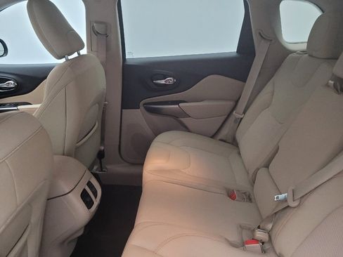 Used 2021 Jeep Cherokee Latitude w/ Mobile Office Group FWD image 18