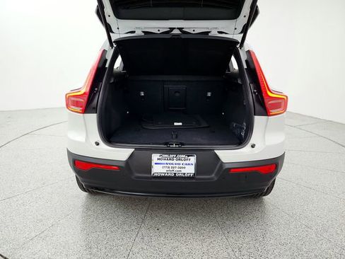 Certified 2025 Volvo XC40 B5 Plus AWD/4WD image 19